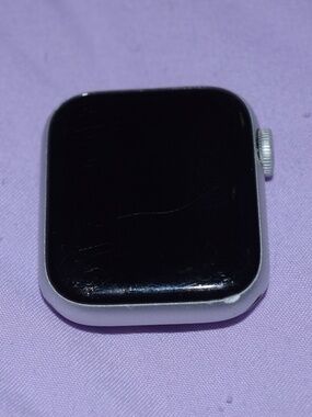 Apple Watch Series 6 40MM Silver/Grey Color, Display is Broken, Just for Parts
